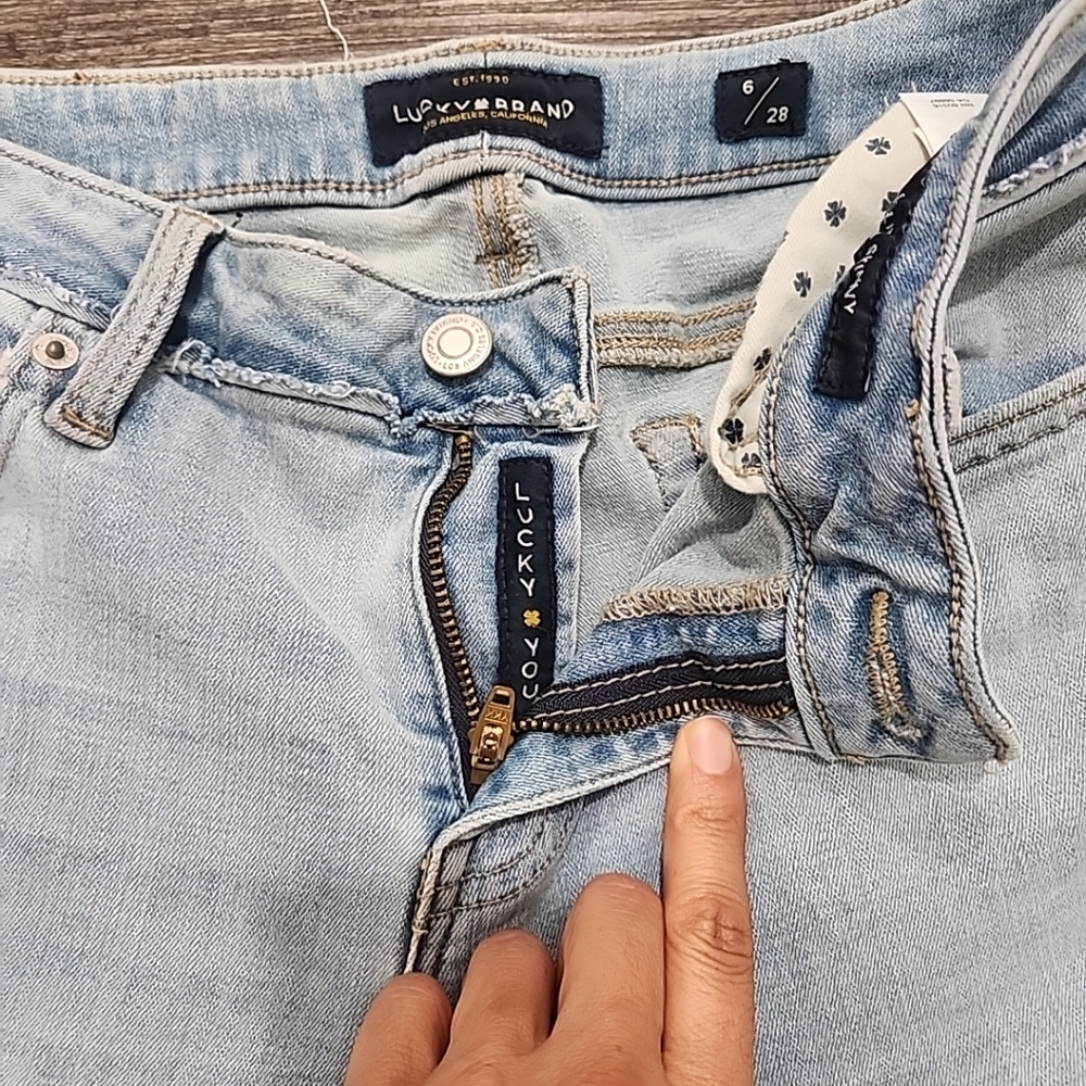 Lucky Brand Women's Faded Blue Skinny Jeans - Picture 4 of 9